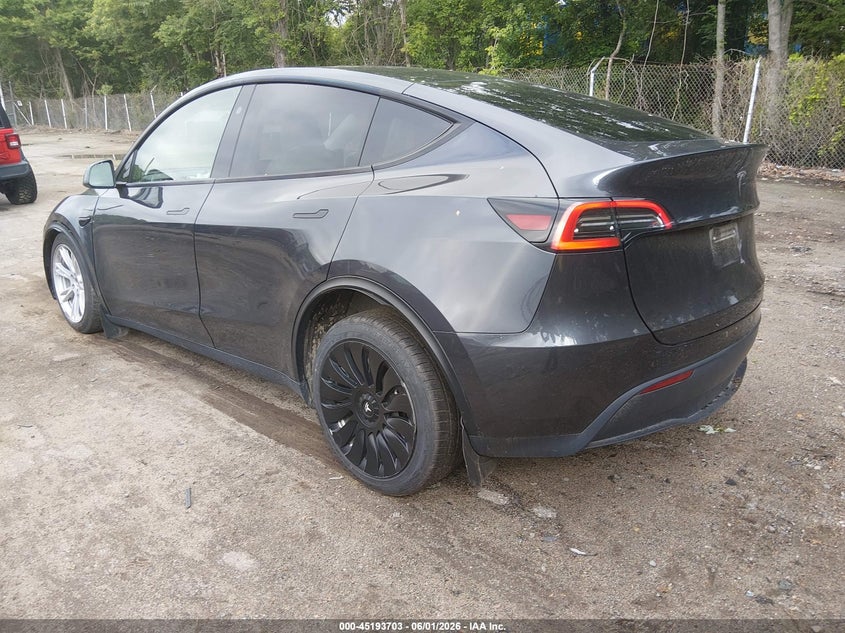 2024 Tesla Model y VIN 7SAYGDED0RF093475 IAAI salvage auction — RIGHT FRONT, Salvage (Rhode Island), sold $9,800 on 2026-07-09 (photo 3)