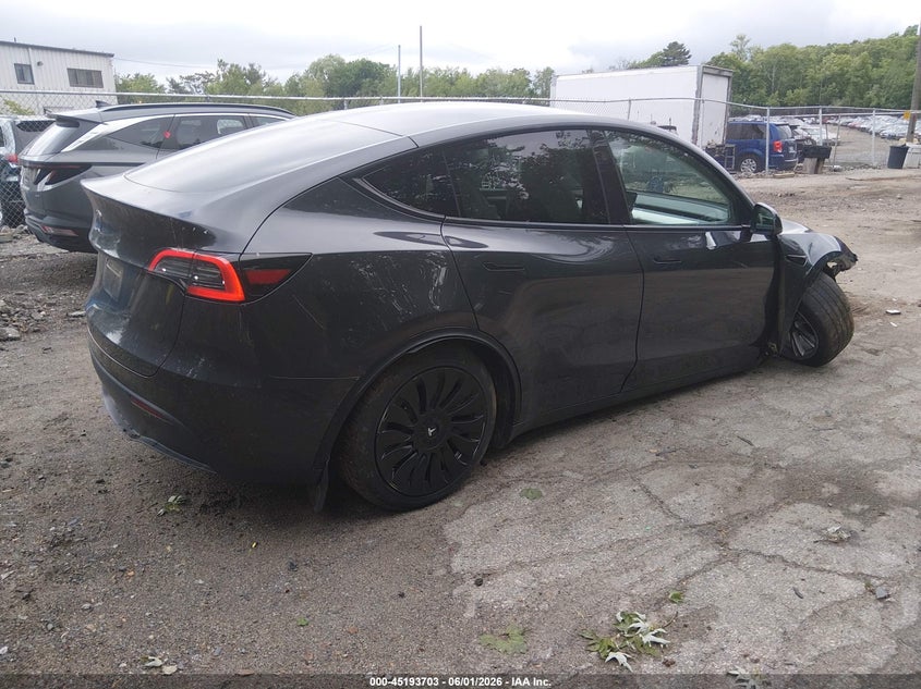 2024 Tesla Model y VIN 7SAYGDED0RF093475 IAAI salvage auction — RIGHT FRONT, Salvage (Rhode Island), sold $9,800 on 2026-07-09 (photo 4)