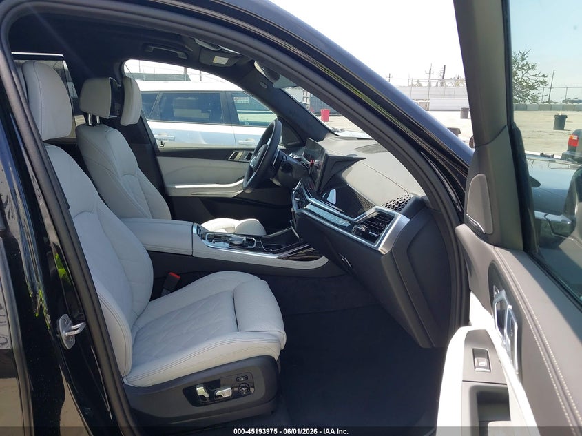2026 BMW X7 VIN 5UX23EM0XT9235964 IAAI salvage auction — REAR END, Salvage Title, sold $54,800 on 2026-08-03 (photo 5)