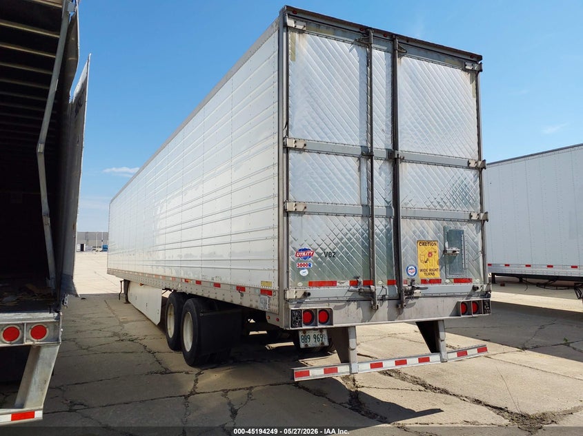 2018 Utility trailer mfg Unknown VIN 1UYVS2532J6252007 IAAI salvage auction — SIDE, Salvage (Illinois), sold $10,600 on 2026-08-26 (photo 3)