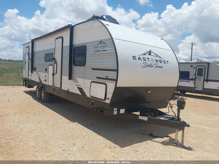 2022 East to west Della terra VIN 5ZT2DESB0N9009176 IAAI salvage auction — HAIL, Original (Texas), sold $3,050 on 2026-07-28 (photo 1)