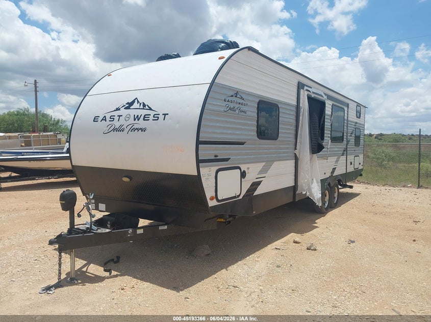 2022 East to west Della terra VIN 5ZT2DESB0N9009176 IAAI salvage auction — HAIL, Original (Texas), sold $3,050 on 2026-07-28 (photo 2)