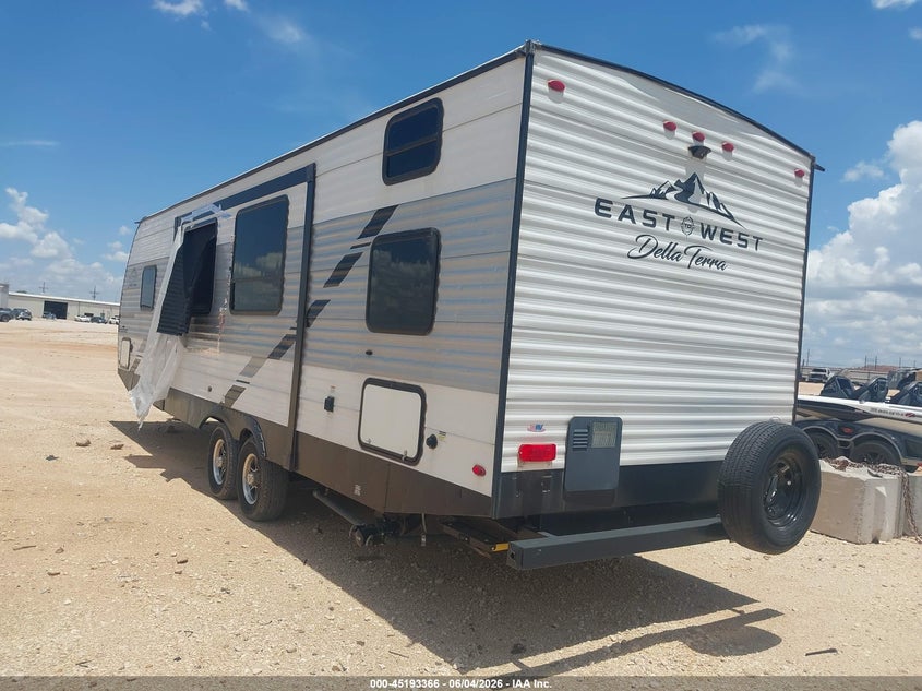 2022 East to west Della terra VIN 5ZT2DESB0N9009176 IAAI salvage auction — HAIL, Original (Texas), sold $3,050 on 2026-07-28 (photo 3)