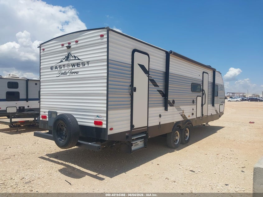 2022 East to west Della terra VIN 5ZT2DESB0N9009176 IAAI salvage auction — HAIL, Original (Texas), sold $3,050 on 2026-07-28 (photo 4)