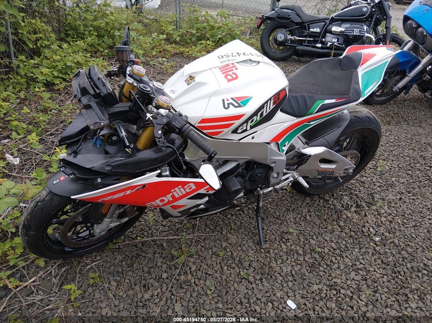 2020 Apri Aprilla rsv4 rr VIN ZD4KEU003LS002002 IAAI salvage auction — ROLLOVER, Salvage (Oregon), sold $525 on 2026-07-27 (photo 2)