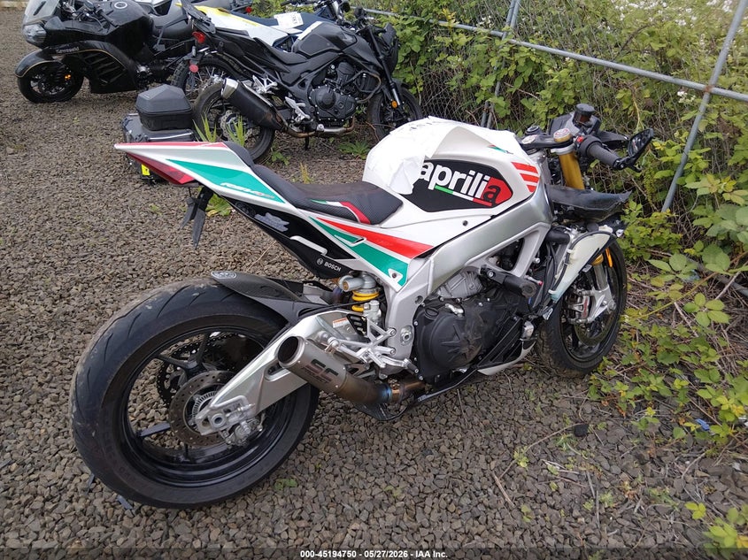 2020 Apri Aprilla rsv4 rr VIN ZD4KEU003LS002002 IAAI salvage auction — ROLLOVER, Salvage (Oregon), sold $525 on 2026-07-27 (photo 4)
