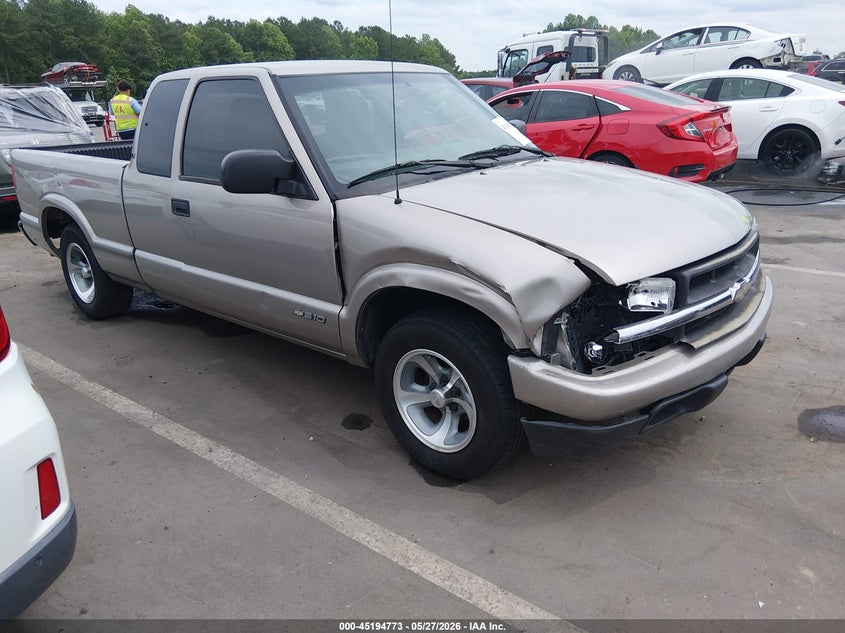 2002 Chevrolet S-10 pickup VIN 1GCCS195228257113 IAAI salvage auction — RIGHT FRONT, Salvage (South Carolina), sold $725 on 2026-07-19 (photo 1)