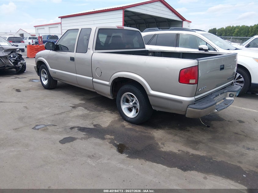 2002 Chevrolet S-10 pickup VIN 1GCCS195228257113 IAAI salvage auction — RIGHT FRONT, Salvage (South Carolina), sold $725 on 2026-07-19 (photo 3)