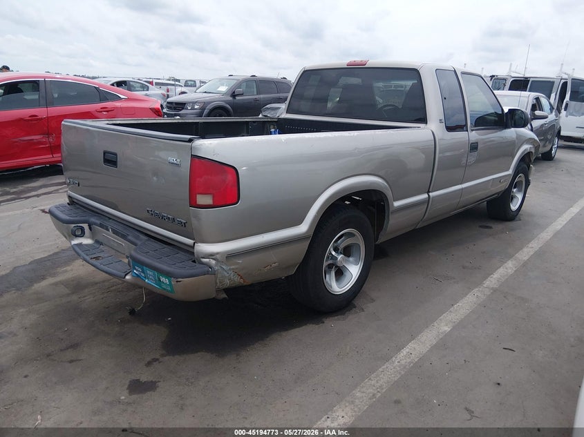 2002 Chevrolet S-10 pickup VIN 1GCCS195228257113 IAAI salvage auction — RIGHT FRONT, Salvage (South Carolina), sold $725 on 2026-07-19 (photo 4)