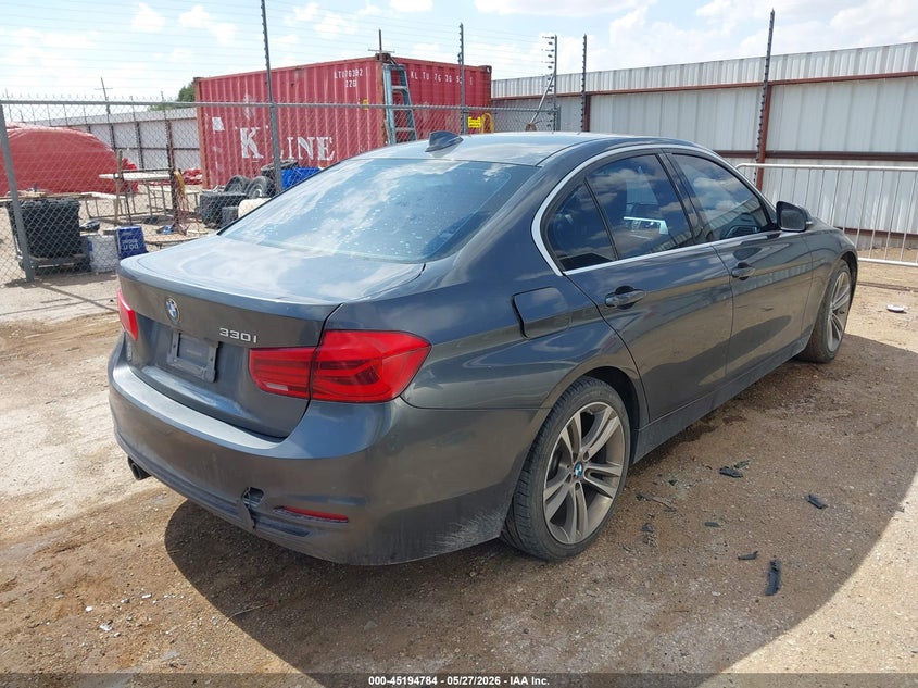 2017 BMW 3er VIN WBA8B9G52HNU50408 IAAI salvage auction — LEFT SIDE, Salvage Title, sold $25 on 2026-07-28 (photo 4)