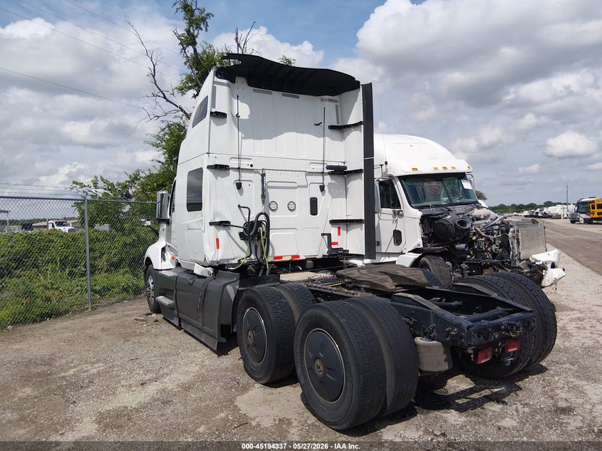2024 International VIN 3HSDZTZR2RN605451 IAAI salvage auction — LEFT SIDE, Salvage (Texas), sold $7,500 on 2026-08-19 (photo 3)