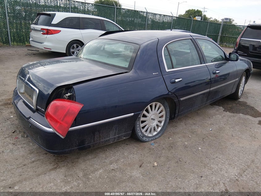 2004 Lincoln TOWN CAR VIN 1LNHM83W94Y670610 IAAI salvage auction — SIDE, Salvage (Kansas), sold $300 on 2026-09-04 (photo 4)