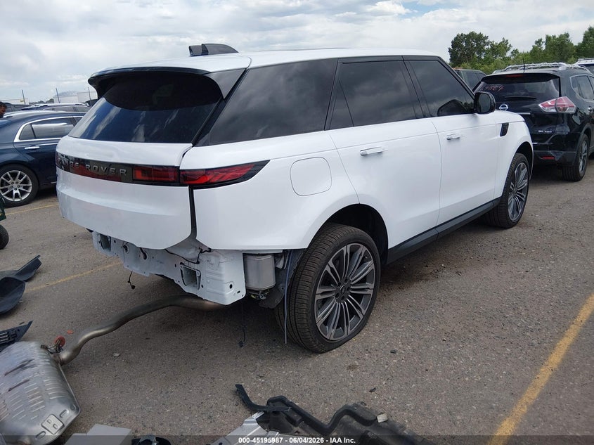 2024 Land rover Range rover sport VIN SAL1P9EU2RA420780 IAAI salvage auction — REAR END, Salvage Title, sold $30,250 on 2026-07-30 (photo 4)