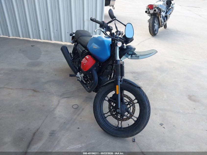 2017 Moto guzzi VIN ZGULDU000HM000087 IAAI salvage auction — SIDE, Salvage (Texas), sold $700 on 2026-07-22 (photo 1)