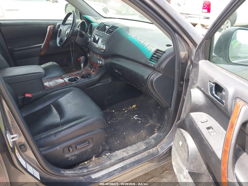 2011 Toyota Highlander VIN 5TDDK3EH9BS074724 IAAI salvage auction — FRONT & REAR, Salvage (Iowa), sold $3,775 on 2026-07-13 (photo 5)