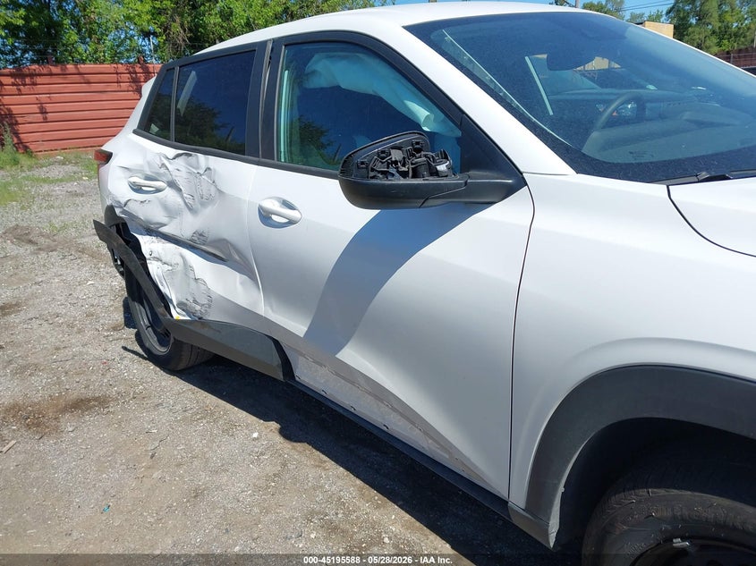 2025 Chevrolet Trax VIN KL77LFEP9SC118058 IAAI salvage auction — RIGHT SIDE, Salvage (Michigan), sold $1,500 on 2026-07-23 (photo 6)