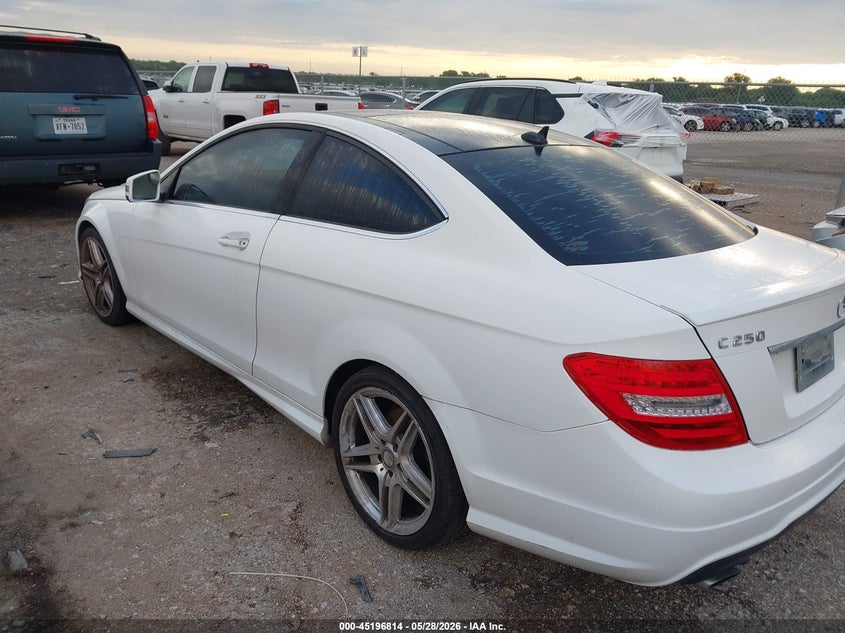2014 Mercedes-benz C-klasse VIN WDDGJ4HB3EG220777 IAAI salvage auction — HAIL, Salvage Title, sold $2,800 on 2026-07-28 (photo 3)