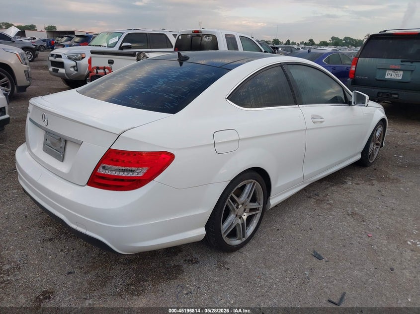 2014 Mercedes-benz C-klasse VIN WDDGJ4HB3EG220777 IAAI salvage auction — HAIL, Salvage Title, sold $1,200 on 2026-07-28 (photo 4)