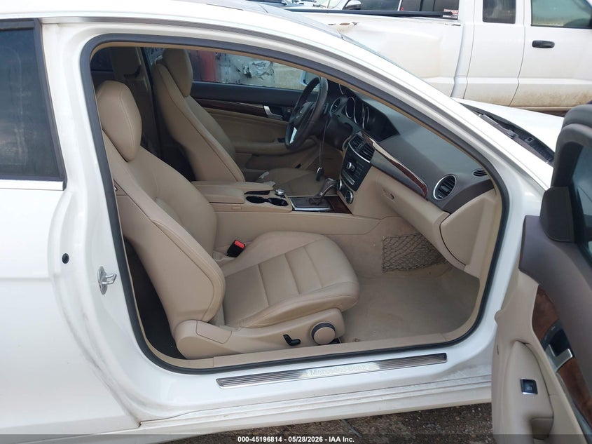 2014 Mercedes-benz C-klasse VIN WDDGJ4HB3EG220777 IAAI salvage auction — HAIL, Salvage Title, sold $1,200 on 2026-07-28 (photo 5)