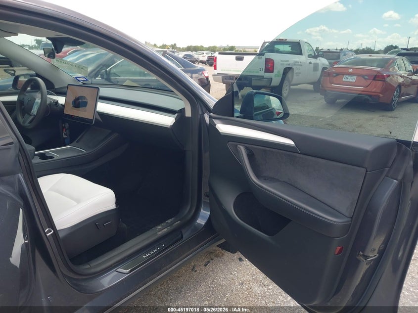 2023 Tesla Model y VIN 7SAYGDEF4PF838761 IAAI salvage auction — SIDE, Salvage Title, sold $12,300 on 2026-07-08 (photo 5)
