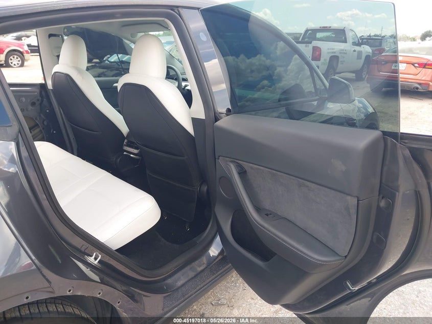 2023 Tesla Model y VIN 7SAYGDEF4PF838761 IAAI salvage auction — SIDE, Salvage Title, sold $12,300 on 2026-07-08 (photo 8)