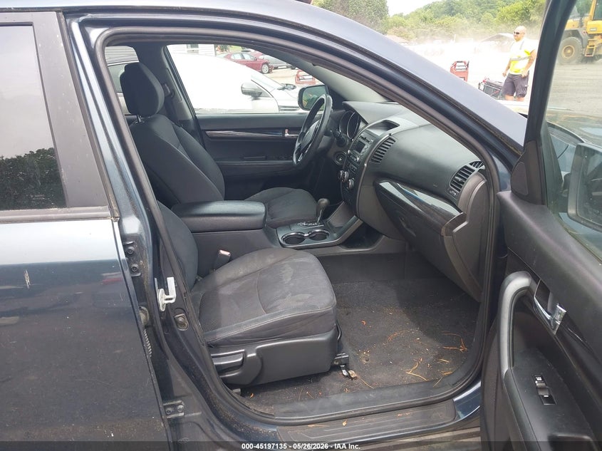 2011 Kia Sorento VIN 5XYKTDA19BG130368 IAAI salvage auction — NORMAL WEAR, Salvage (Texas), sold $450 on 2026-07-20 (photo 5)