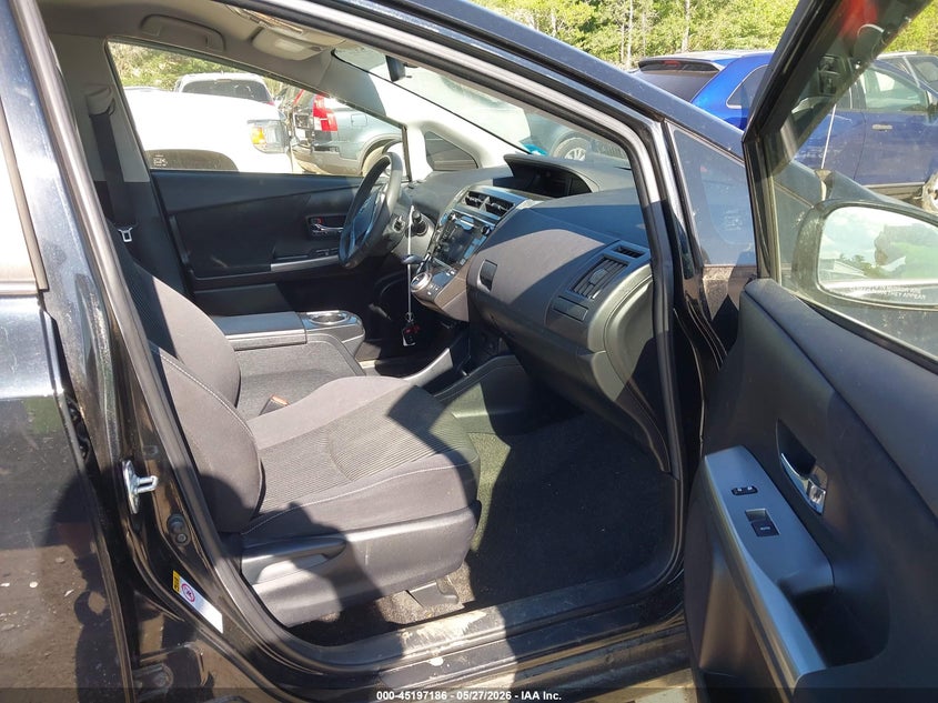 2017 Toyota Prius v VIN JTDZN3EU6HJ068976 IAAI salvage auction — FRONT END, Salvage (New Hampshire), sold $1,700 on 2026-07-12 (photo 5)