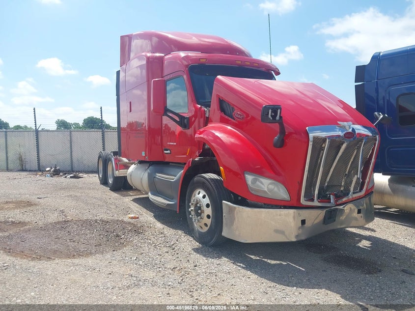 2016 Peterbilt 579 VIN 1XPBD49X8GD364821 — IAAI salvage auction photo