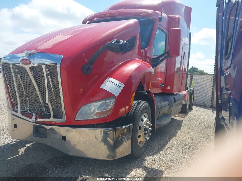2016 Peterbilt 579 VIN 1XPBD49X8GD364821 IAAI salvage auction — FRONT END, Junk (Oklahoma), sold $7,700 on 2026-08-05 (photo 2)