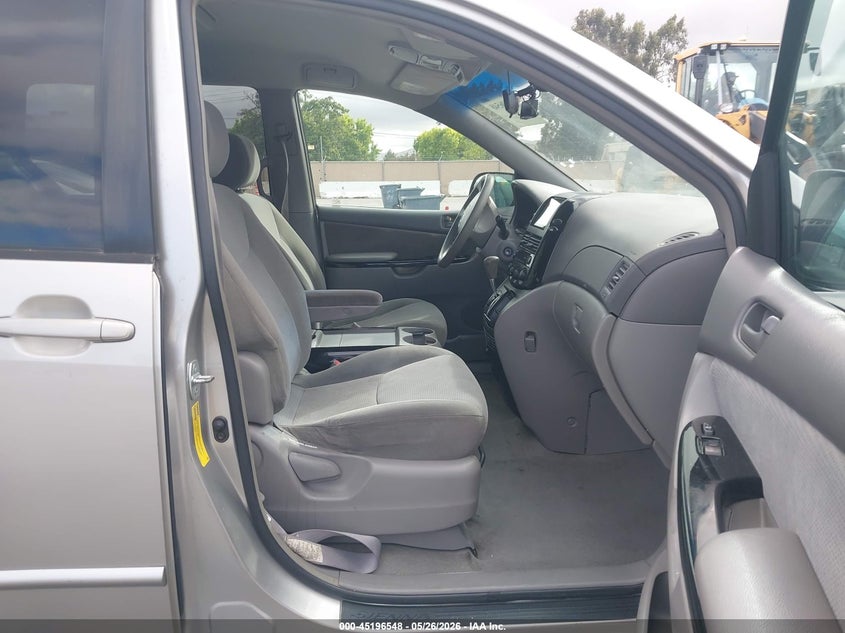 2004 Toyota Sienna VIN 5TDZA23C14S143922 IAAI salvage auction — NORMAL WEAR, Clear - Dealer Only (California), sold $675 on 2026-07-06 (photo 5)
