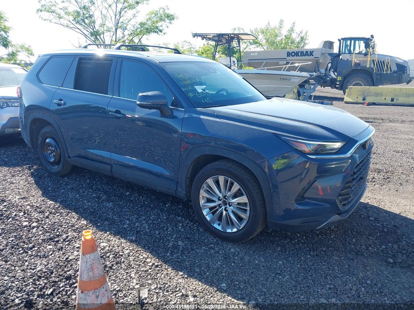 2024 Toyota Highlander VIN 5TDAAAB59RS026395 IAAI salvage auction — LEFT & RIGHT, Salvage Title, sold $27,300 on 2026-07-07 (photo 1)