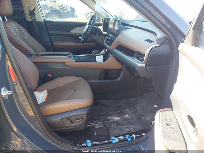 2024 Toyota Highlander VIN 5TDAAAB59RS026395 IAAI salvage auction — LEFT & RIGHT, Salvage Title, sold $27,300 on 2026-07-07 (photo 5)