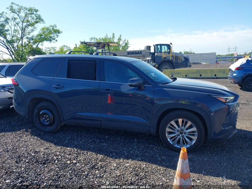 2024 Toyota Highlander VIN 5TDAAAB59RS026395 IAAI salvage auction — LEFT & RIGHT, Salvage Title, sold $27,300 on 2026-07-07 (photo 6)