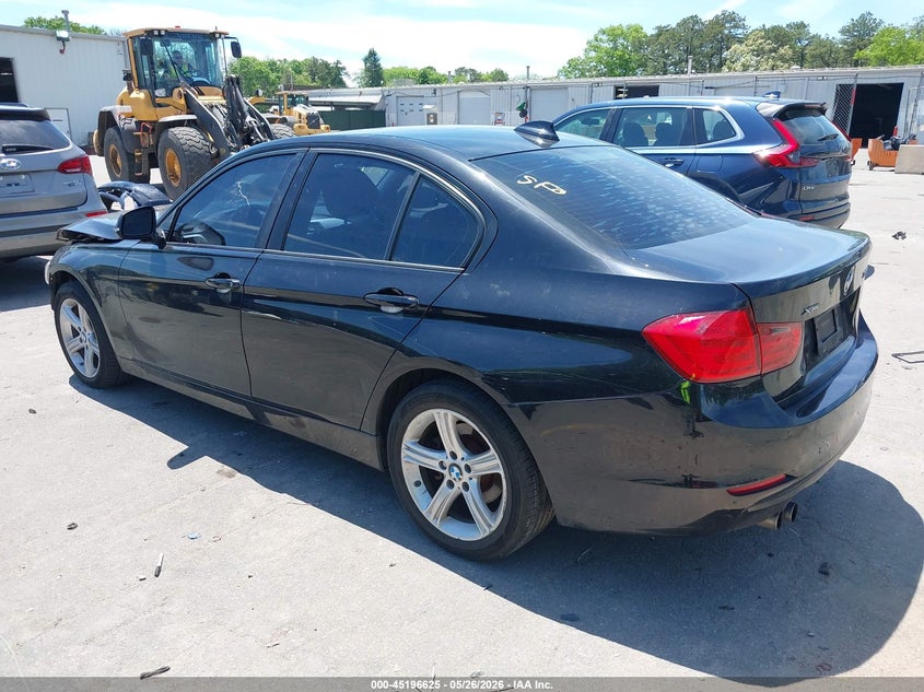 2013 BMW 3er VIN WBA3B5G53DNS00446 IAAI salvage auction — WATER/FLOOD, Mv-907A (New York), sold $475 on 2026-07-07 (photo 3)