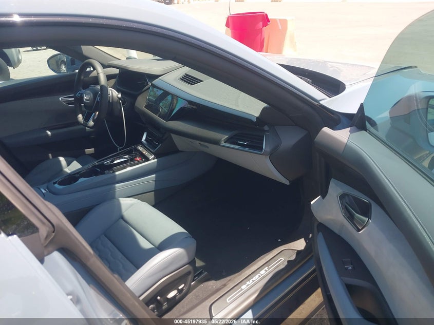 2024 Audi E-tron gt VIN WAUFJBFW1R7004641 IAAI salvage auction — RIGHT SIDE, Salvage Title, sold $32,500 on 2026-08-24 (photo 5)