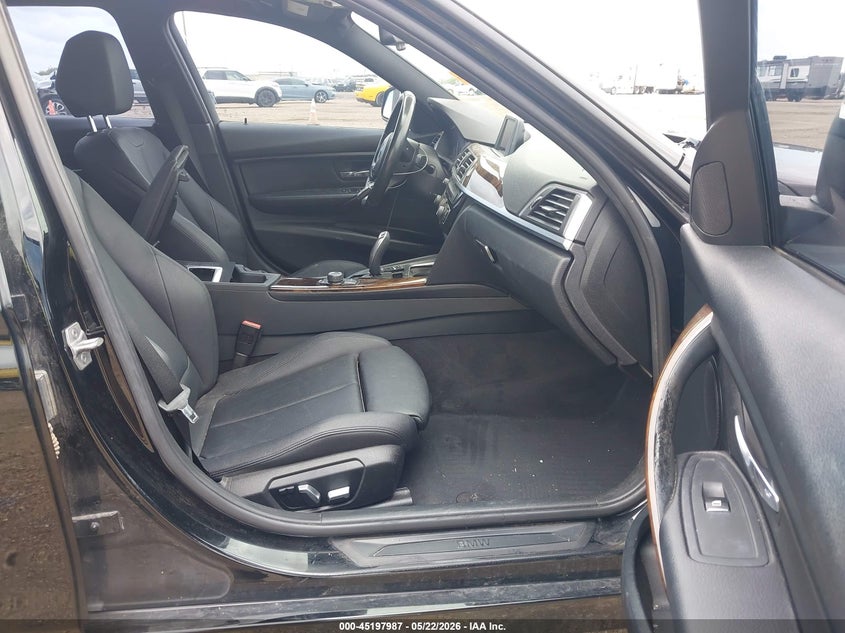 2016 BMW VIN WBA8E1G58GNT99472 IAAI salvage auction — UNKNOWN, Salvage (Texas), sold $1,800 on 2026-07-15 (photo 5)