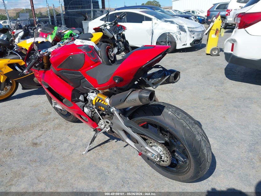 2025 Ducati Panigale VIN ZDMHAU8T2SB001104 IAAI salvage auction — RIGHT SIDE, Salvage Title, sold $9,000 on 2026-07-09 (photo 3)
