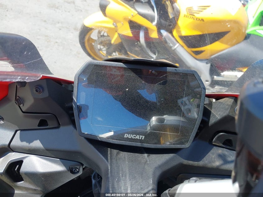 2025 Ducati Panigale VIN ZDMHAU8T2SB001104 IAAI salvage auction — RIGHT SIDE, Salvage Title, sold $9,000 on 2026-07-09 (photo 7)