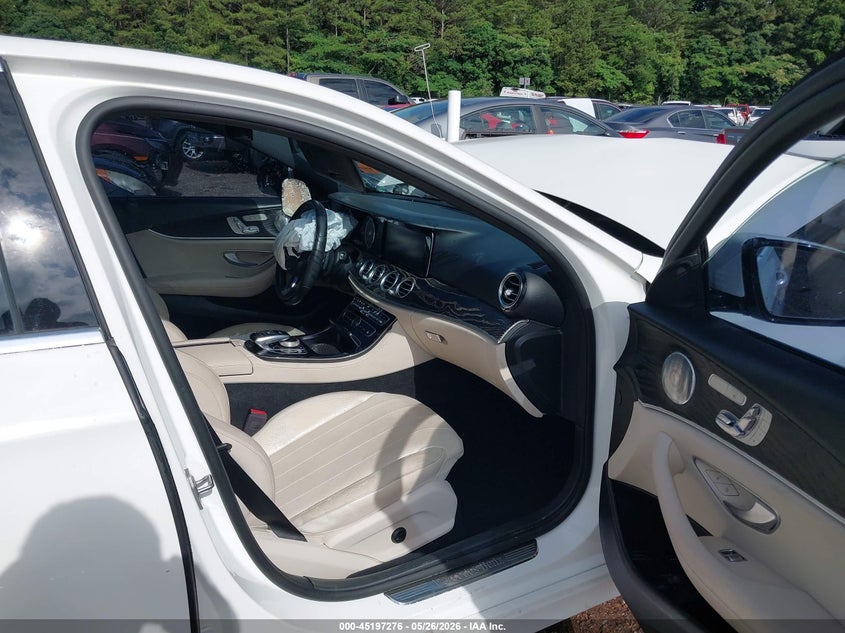 2017 Mercedes-benz E-klasse VIN WDDZF4JB2HA272672 IAAI salvage auction — FRONT & REAR, Salvage (Alabama), sold $675 on 2026-08-13 (photo 5)