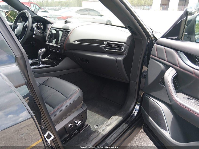 2024 Maserati Levante VIN ZN661YUM5RX453911 IAAI salvage auction — UNKNOWN, Rebuildable (Florida), sold $31,750 on 2026-07-06 (photo 5)