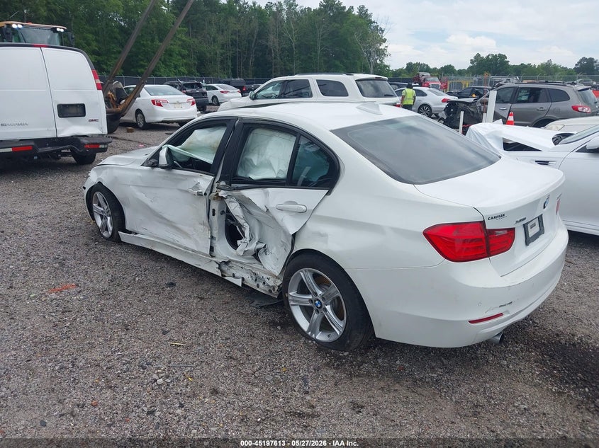 2015 BMW 3er VIN WBA3C3G52FNT51265 IAAI salvage auction — LEFT SIDE, Salvage Title, sold $800 on 2026-08-19 (photo 3)