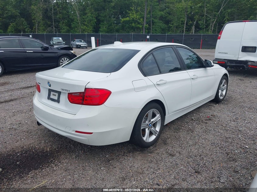 2015 BMW 3er VIN WBA3C3G52FNT51265 IAAI salvage auction — LEFT SIDE, Salvage Title, sold $800 on 2026-08-19 (photo 4)