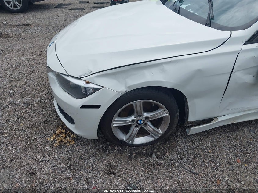 2015 BMW 3er VIN WBA3C3G52FNT51265 IAAI salvage auction — LEFT SIDE, Salvage Title, sold $800 on 2026-08-19 (photo 6)