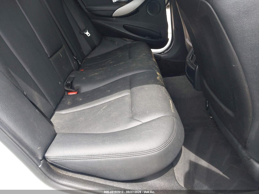2015 BMW 3er VIN WBA3C3G52FNT51265 IAAI salvage auction — LEFT SIDE, Salvage Title, sold $800 on 2026-08-19 (photo 8)