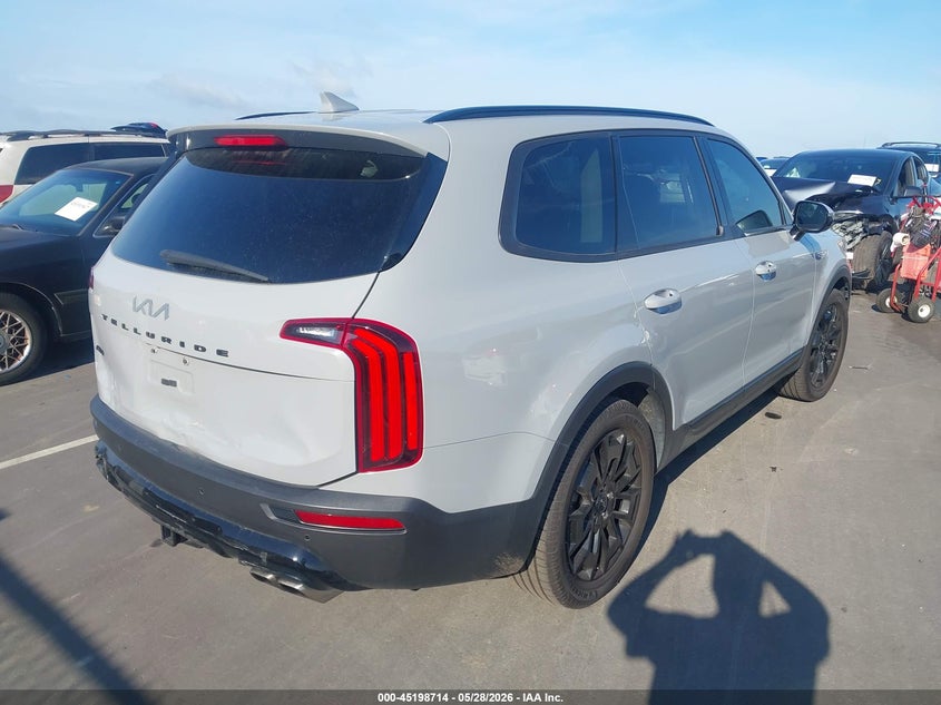 2022 Kia Telluride VIN 5XYP5DHC4NG236948 IAAI salvage auction — LEFT SIDE, Salvage Title, sold $10,100 on 2026-07-29 (photo 4)