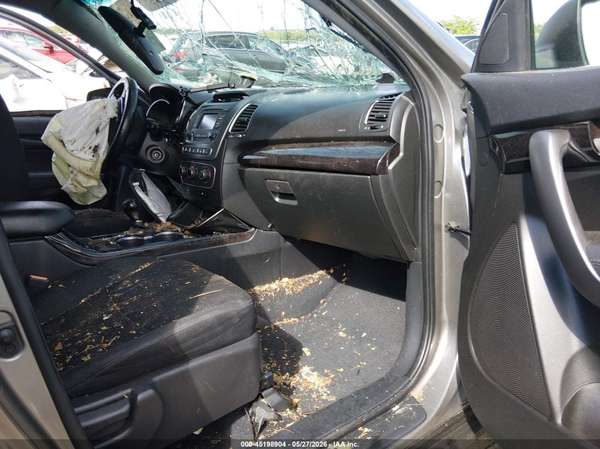 2015 Kia Sorento VIN 5XYKT4A67FG635584 IAAI salvage auction — ROLLOVER, Salvage Title, sold $575 on 2026-07-20 (photo 5)
