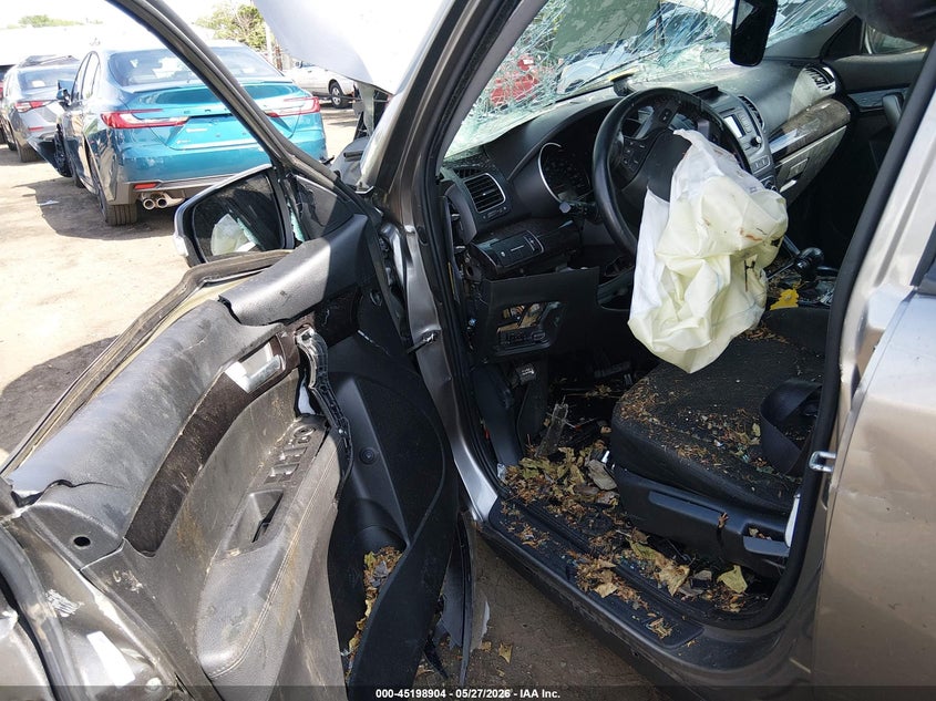 2015 Kia Sorento VIN 5XYKT4A67FG635584 IAAI salvage auction — ROLLOVER, Salvage Title, sold $575 on 2026-07-20 (photo 6)