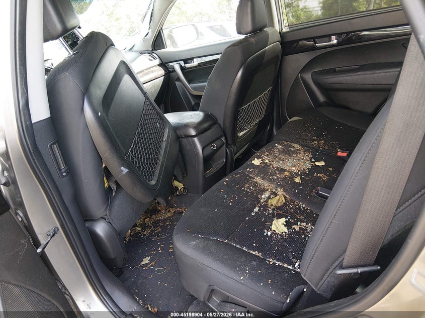 2015 Kia Sorento VIN 5XYKT4A67FG635584 IAAI salvage auction — ROLLOVER, Salvage Title, sold $575 on 2026-07-20 (photo 8)