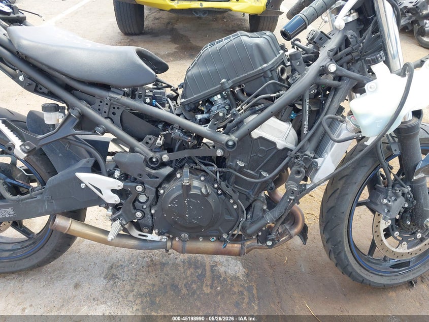 2025 Kawasaki Ninja VIN ML5EXGJ16SDA58768 IAAI salvage auction — ALL OVER, Salvage (Texas), sold $700 on 2026-07-14 (photo 8)