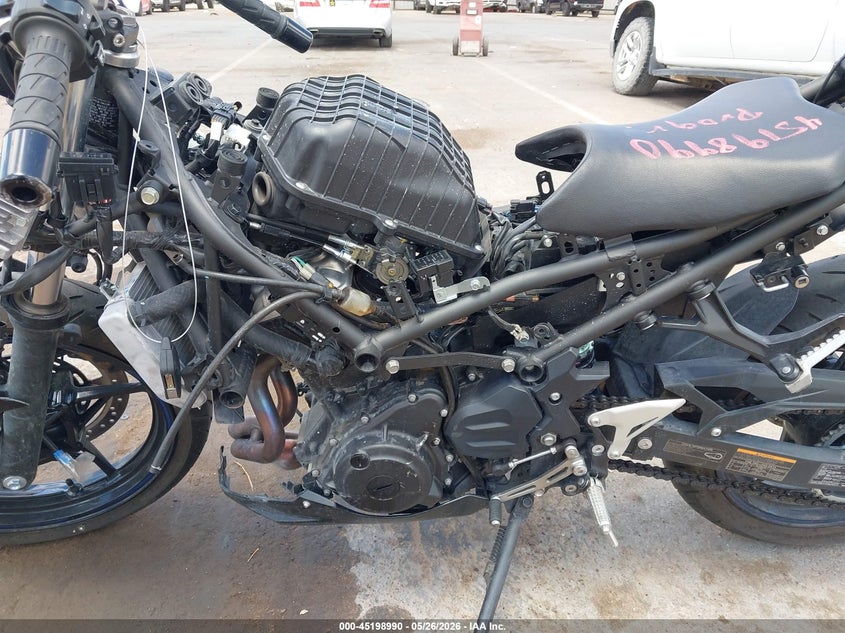 2025 Kawasaki Ninja VIN ML5EXGJ16SDA58768 IAAI salvage auction — ALL OVER, Salvage (Texas), sold $700 on 2026-07-14 (photo 9)